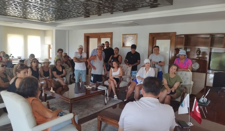 Çukuraltı’da Halk Günü: Vatandaş Belediyeyi Terk Etmiyor, Başkan Zaten Tatilde!